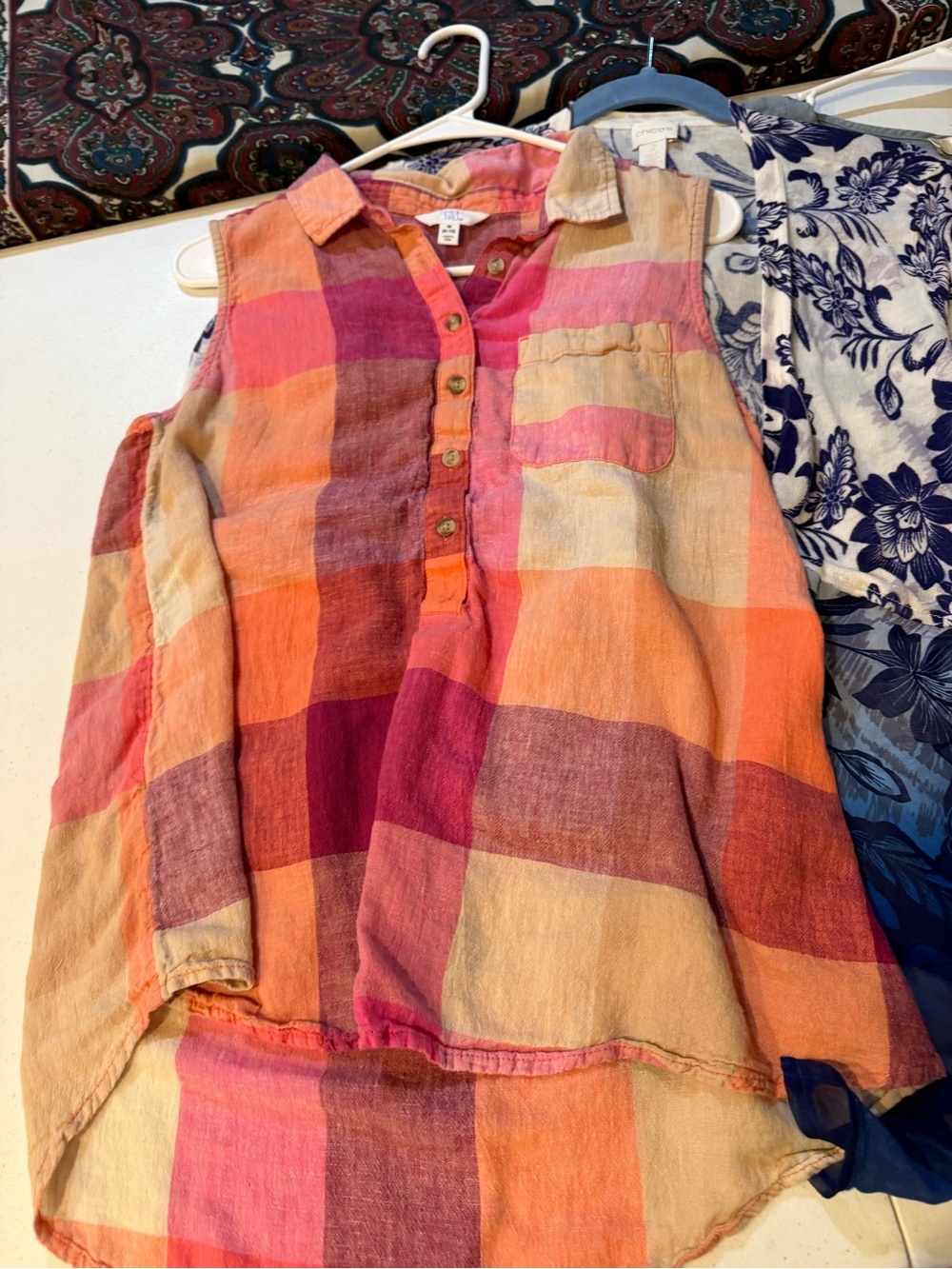 FIRM PRICE - LOT OF 10-small/medium tops - Picture 9 of 11